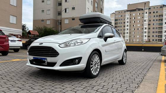 FORD FIESTA 1.6 TITANIUM HATCH 16V FLEX 4P POWERSHIFT FORD FIESTA 1.6 TITANIUM HATCH 16V FLEX 4P POWERSHIFT